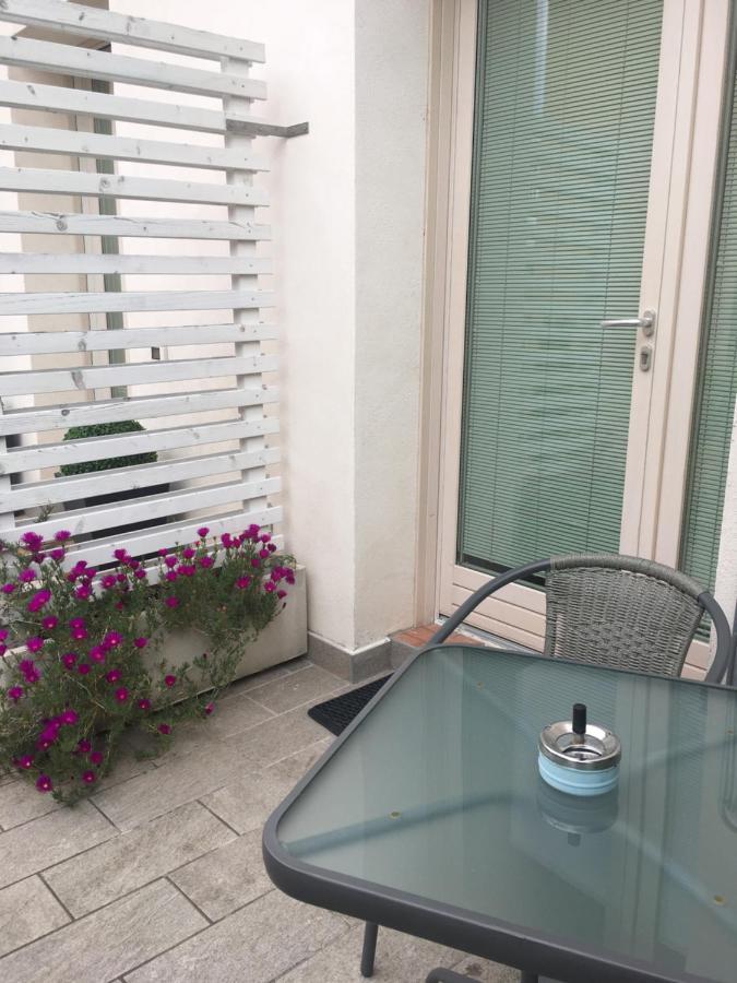 Antonella Gardalake 2 Desenzano del Garda Exteriör bild